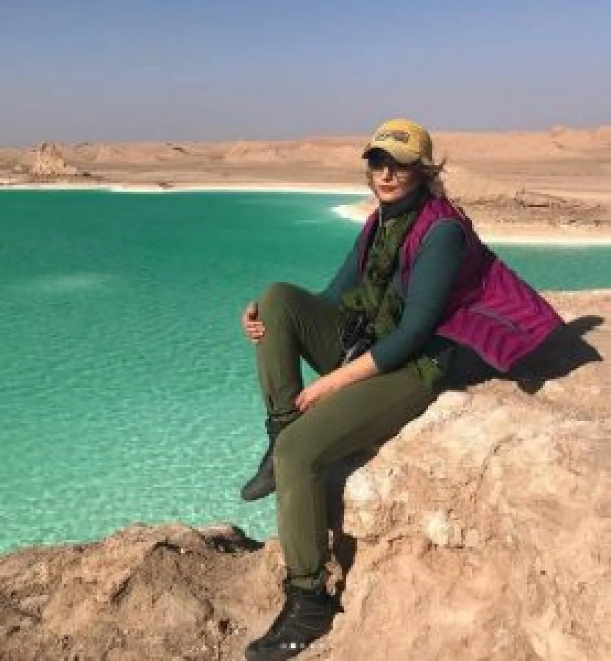 عکس امروز طبیعت گردی خانم لادن مستوفی با یک تیپ و استایل متفاوت 3 IMG 20241025 114427 325