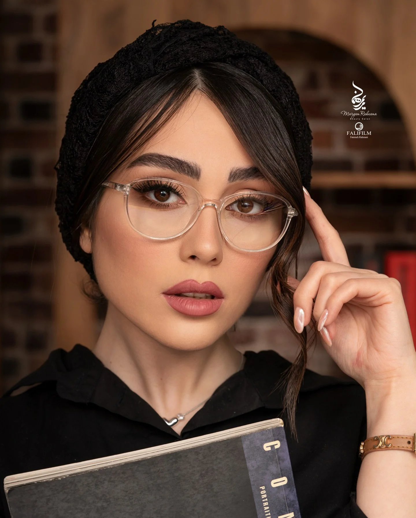 مبینا طبایی در قابِ دوربین؛ تصاویری جذاب از این بازیگر