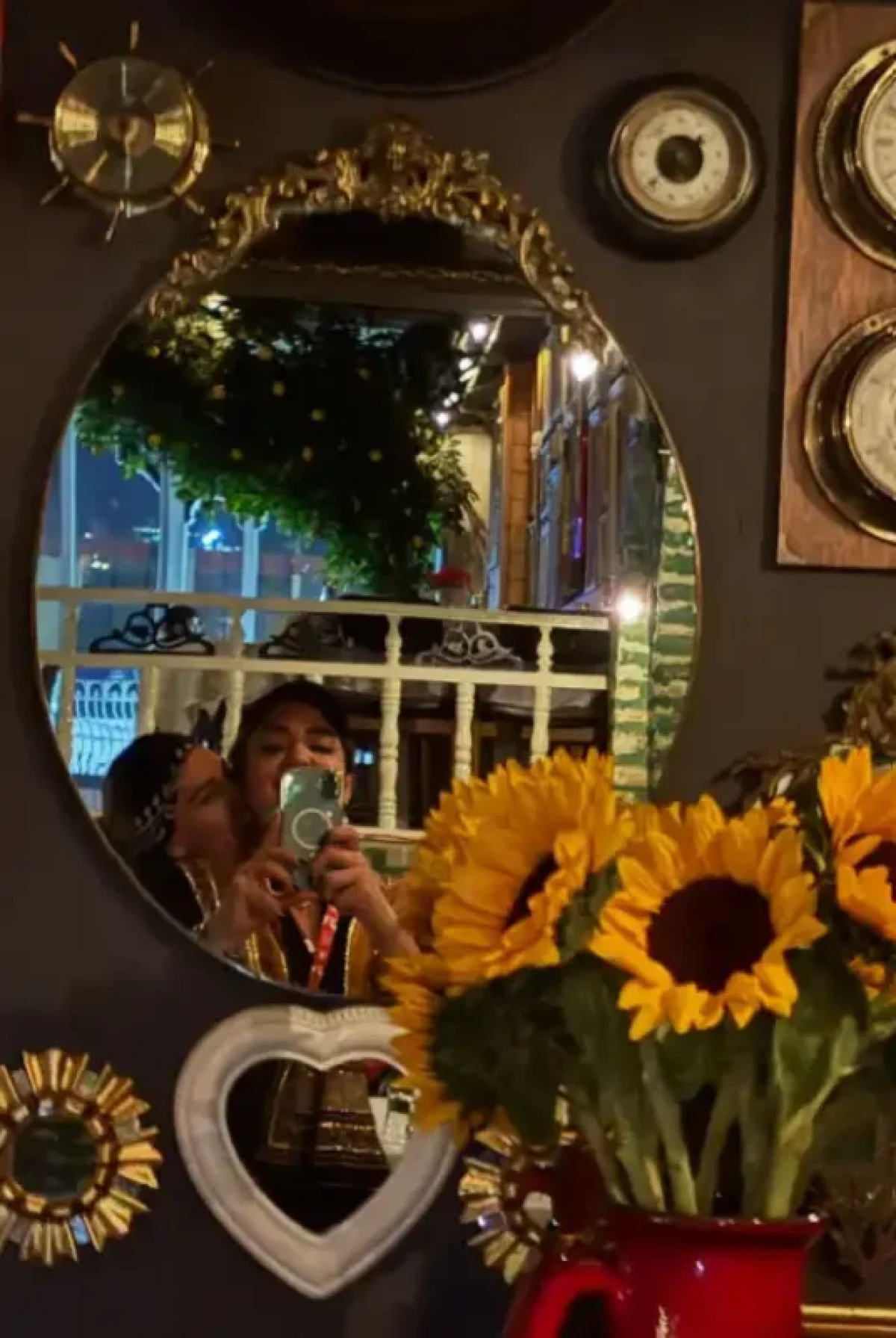 کافه گردی نرگس محمدی و فریبا نادری Screenshot 2025 10 12 190745