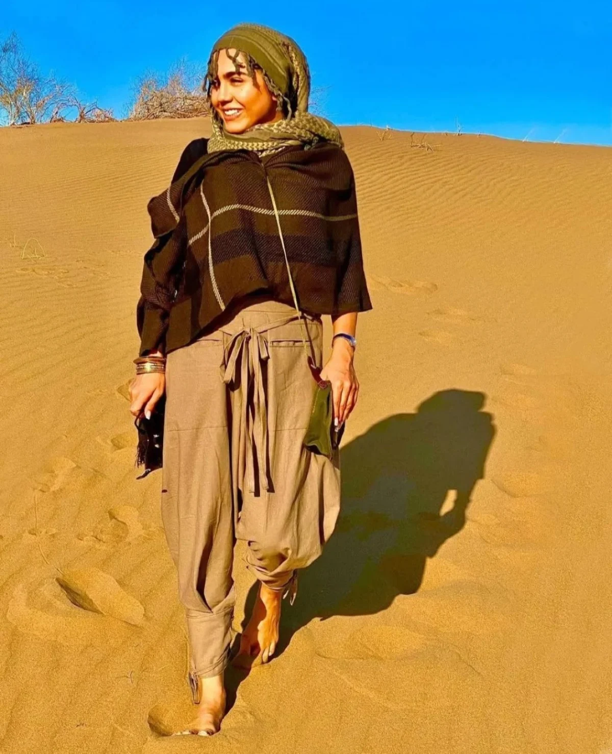 پوشش عجیب و جذاب عجیب آزاده زارعی در دل کویر Screenshot %DB%B2%DB%B0%DB%B2%DB%B4%DB%B0%DB%B9%DB%B2%DB%B2 %DB%B1%DB%B8%DB%B4%DB%B7%DB%B3%DB%B9 Instagram