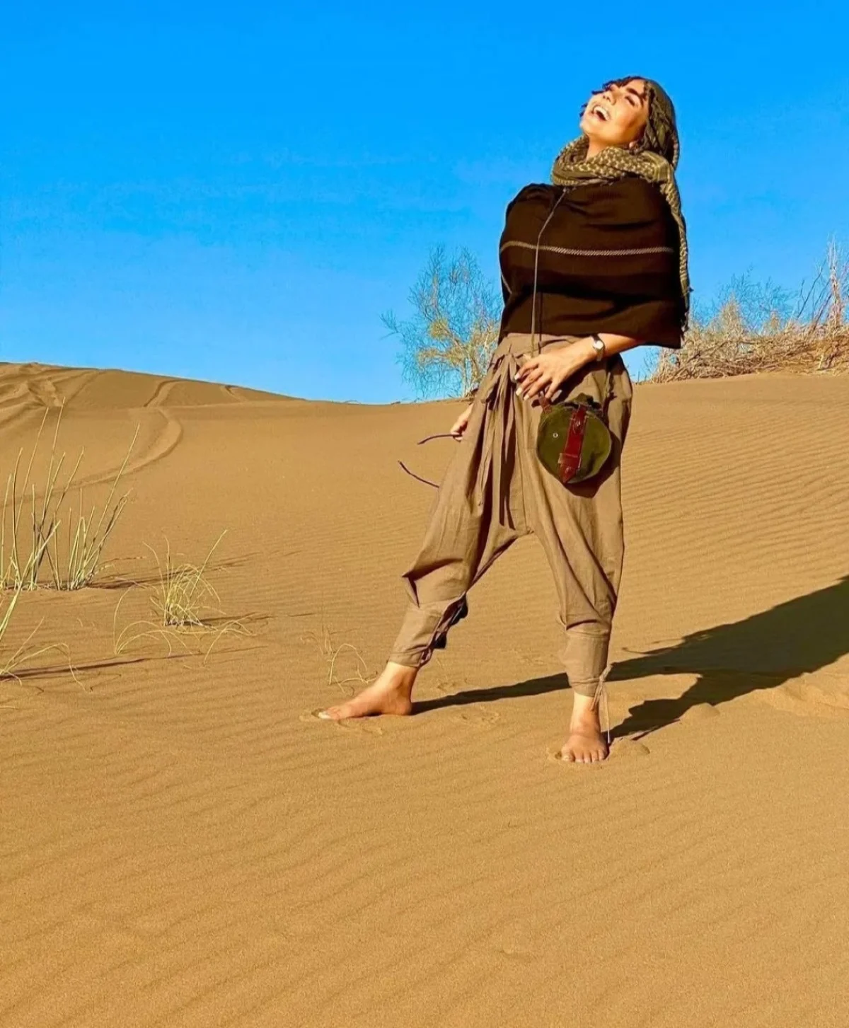 پوشش عجیب و جذاب عجیب آزاده زارعی در دل کویر Screenshot %DB%B2%DB%B0%DB%B2%DB%B4%DB%B0%DB%B9%DB%B2%DB%B2 %DB%B1%DB%B8%DB%B4%DB%B7%DB%B5%DB%B2 Instagram