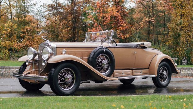 cadillac-v16-first-16-cylinder-car-3-cadillac-v16-bonhams-front-34-620x349-1 کادیلاک V16