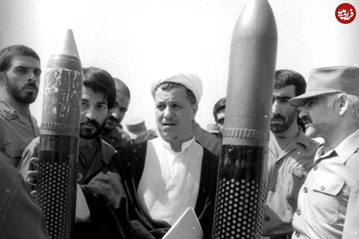 عکس| سفر در زمان؛ «هاشمی رفسنجانی و روحانی» در حال دعا خواندن در دهه 60