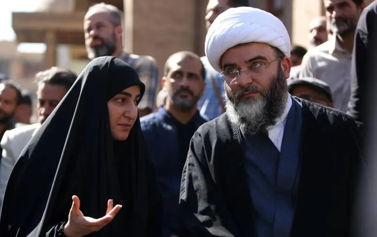 حضور زینب سلیمانی در تشییع محمد کاسبی؛ ادای احترام دختر سردار به بازیگر عاشق پدرش