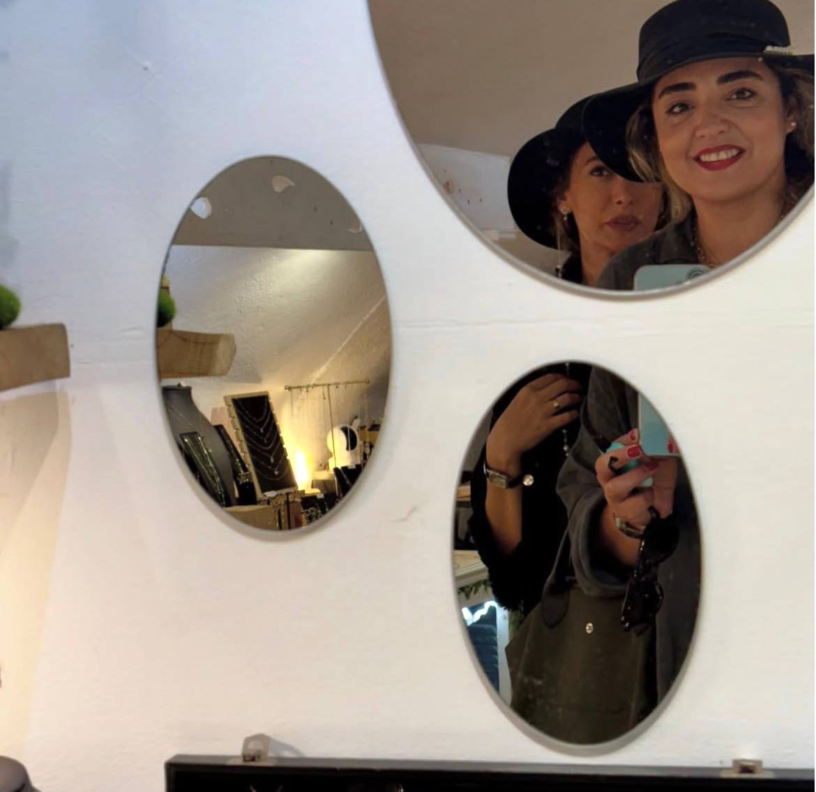 سفر لاکچری نرگس و فریبا در دبی | اکران خصوصی فیلم «شومه سمیراء»