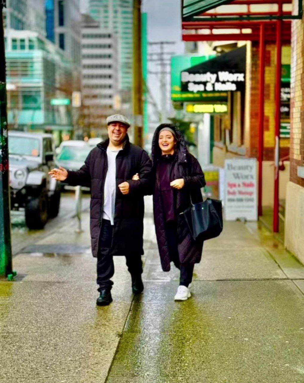 پیاده‌روی نرگس محمدی در تورنتو | بازیگر نقش ستایش در کانادا