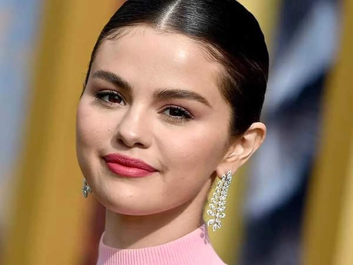 سلنا گومز با یک استایل مشکی دلبری کرد