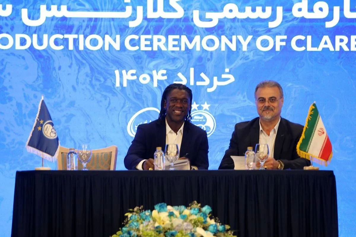 تصویری از ساعت لاکچری سیدورف در مراسم رونمایی استقلالی‌ها