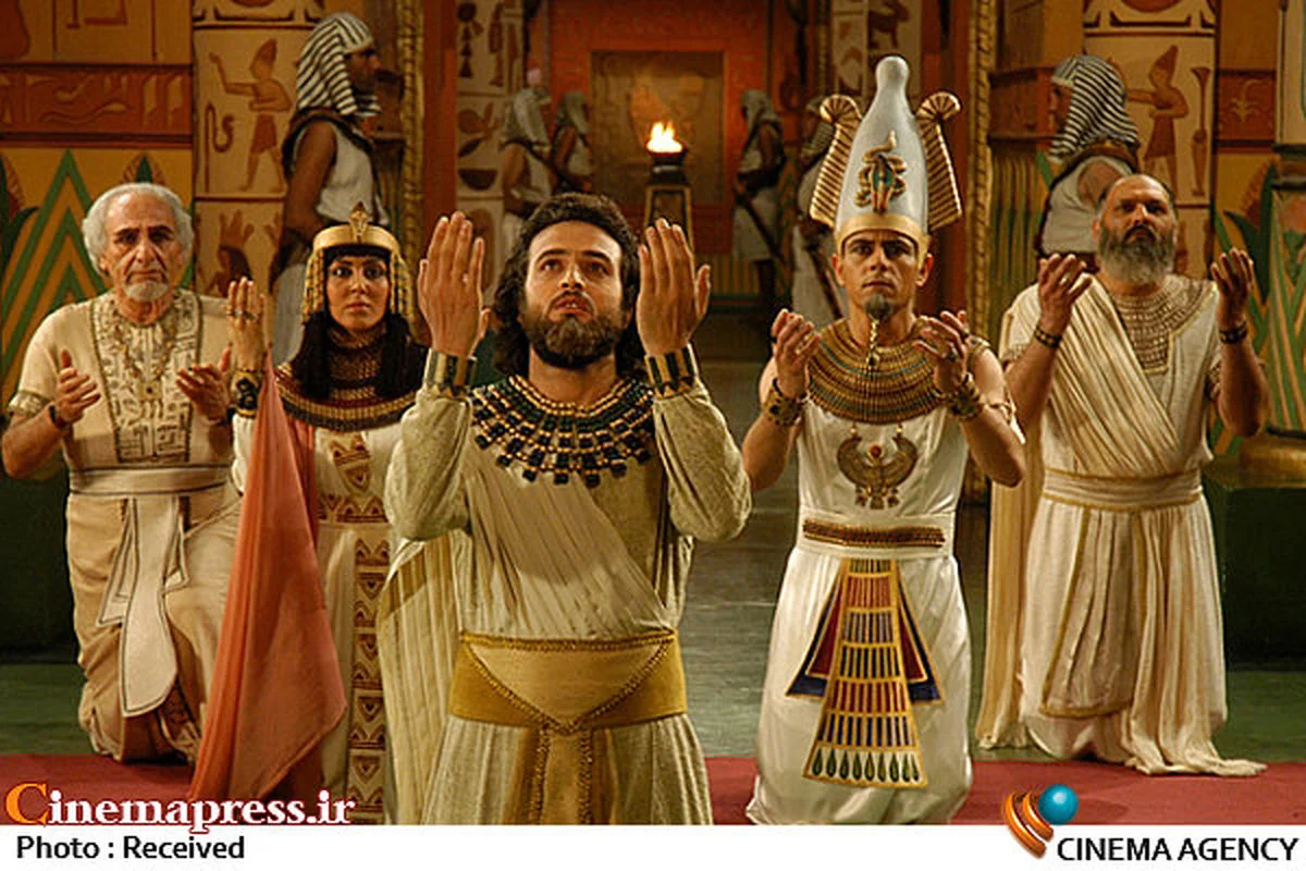 تصویر بازیگران سریال یوسف پیامبر در کنار مجید سوزوکی