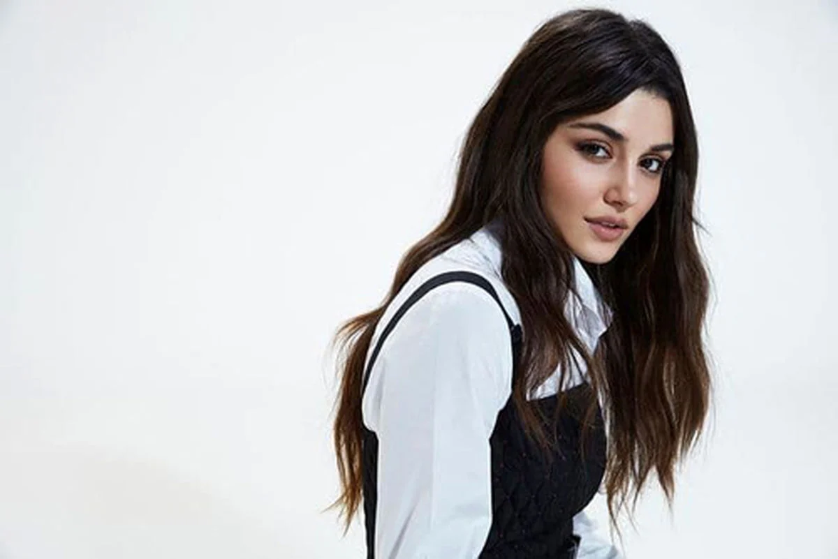 هانده ارچل جذاب‌تر از همیشه روی فرش قرمز کن