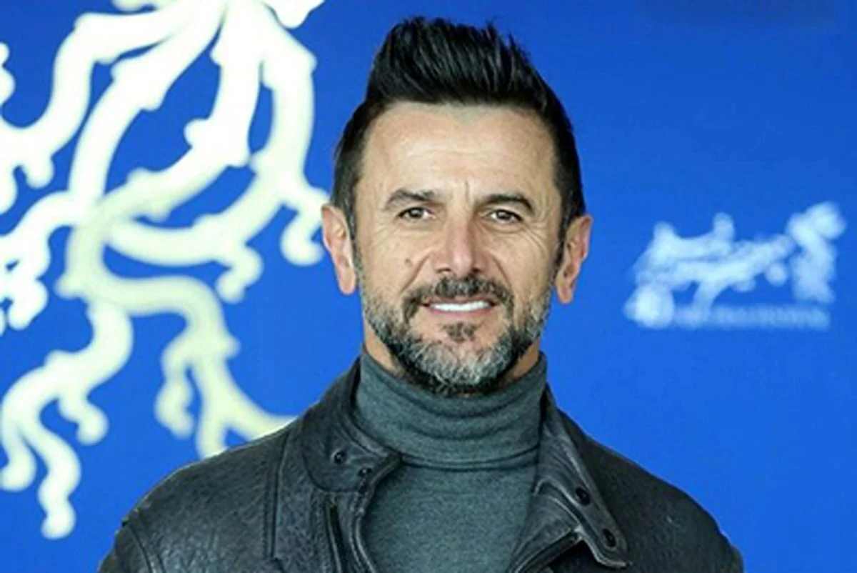 استایل متفاوت امین حیایی در یک مراسم جلب‌توجه کرد