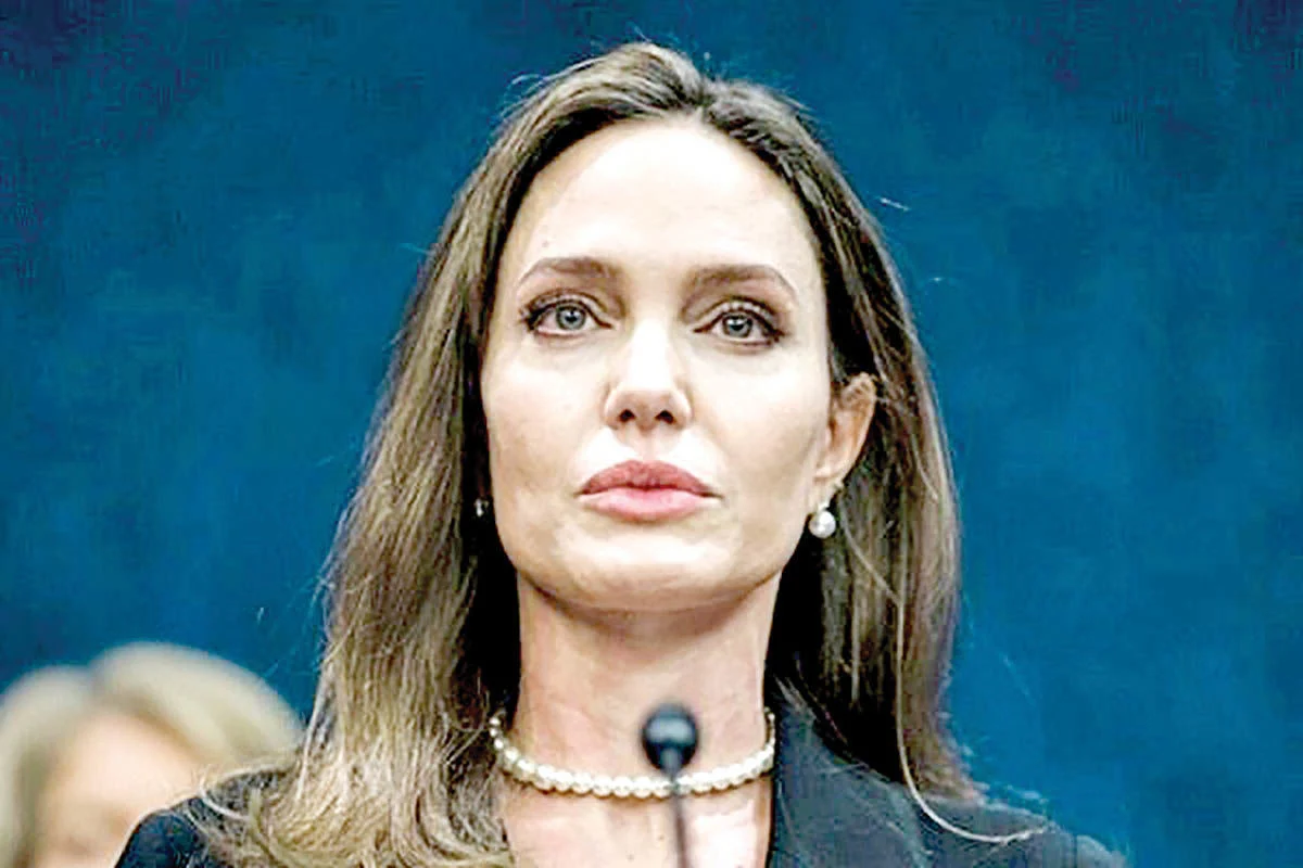 چهره خندان آنجلینا جولی در مراسم فرش قرمز