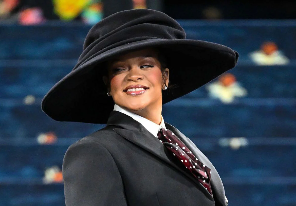 لباس و استایل تازه ریحانا جنجال‌برانگیز شد