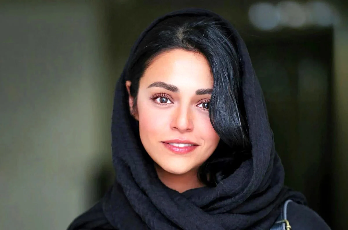 تاریخ عکس گردی| چهره مغموم سوگل خلیق در یک عکس سیاه و سفید