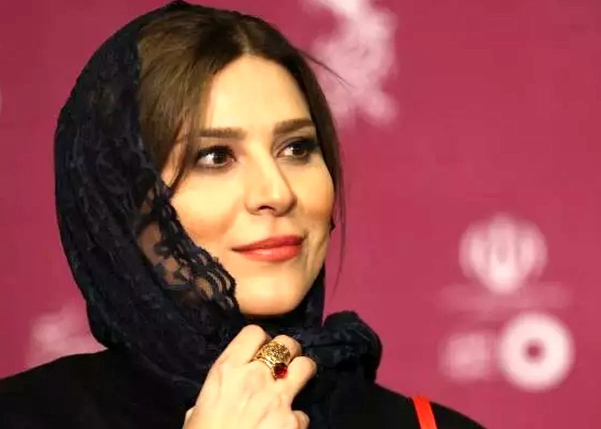 تاریخ عکس گردی| تیپ تازه و متفاوت سحر دولتشاهی در فرودگاه