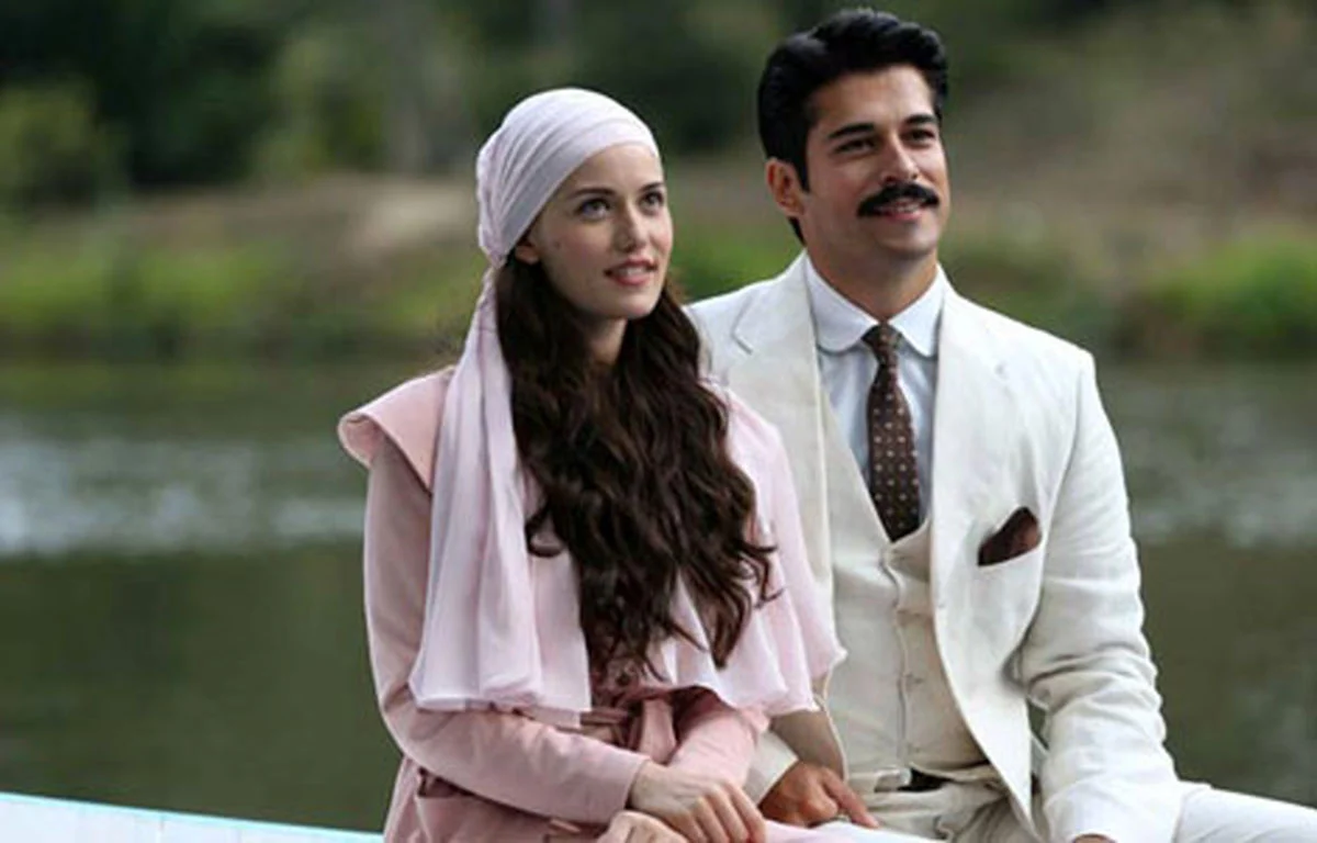 تاریخ عکس گردی| استایل بهاری ستاره مشهور سریال «چکاوک» جلب‌توجه کرد