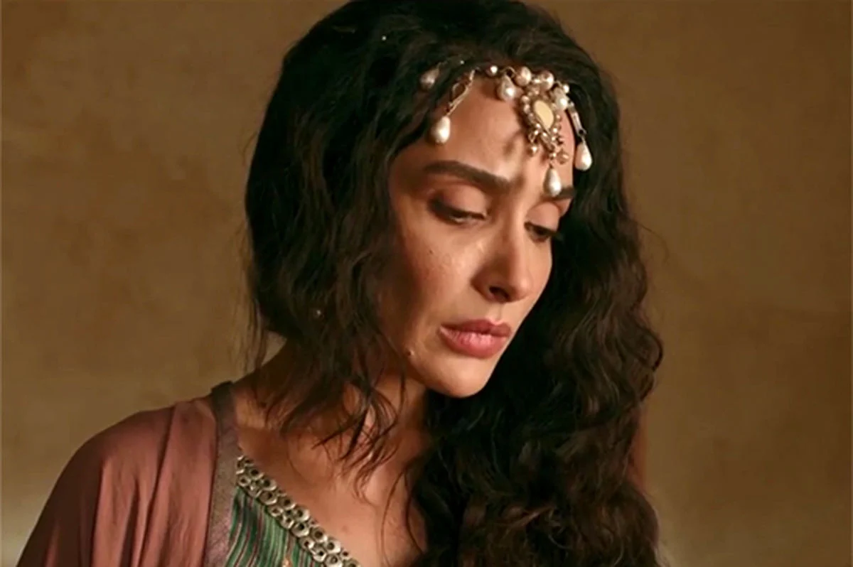 تاریخ عکس گردی| شما برای معاویه حرص می‌خورید، اما مردم درگیر مادر او شده‌اند