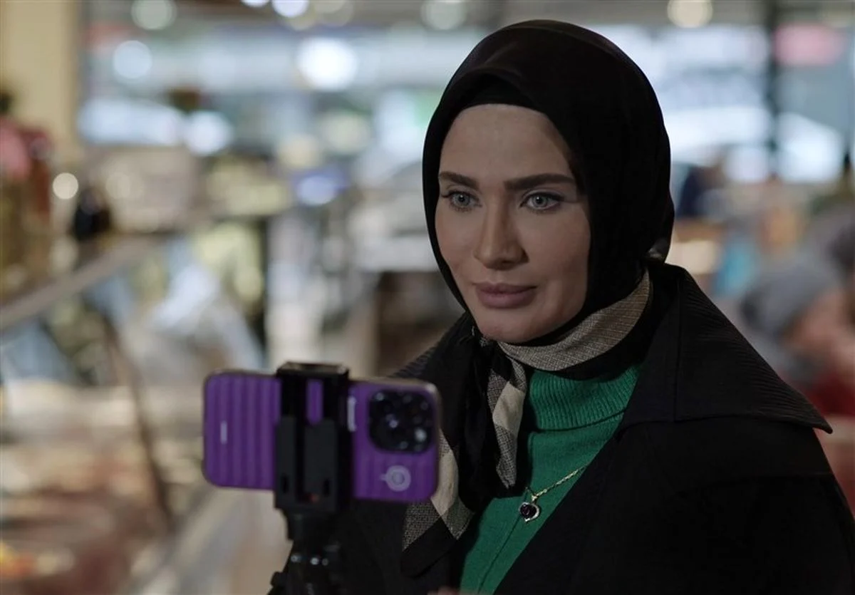 تاریخ عکس گردی| عکس جذاب بازیگر سریال فریبا با یک استایل متفاوت