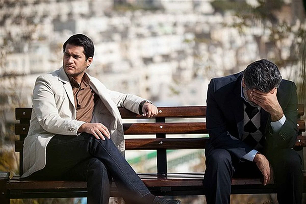 تاریخ عکس گردی| عکس غم‌انگیز فرید سریال آوای باران بر مزار پدرش