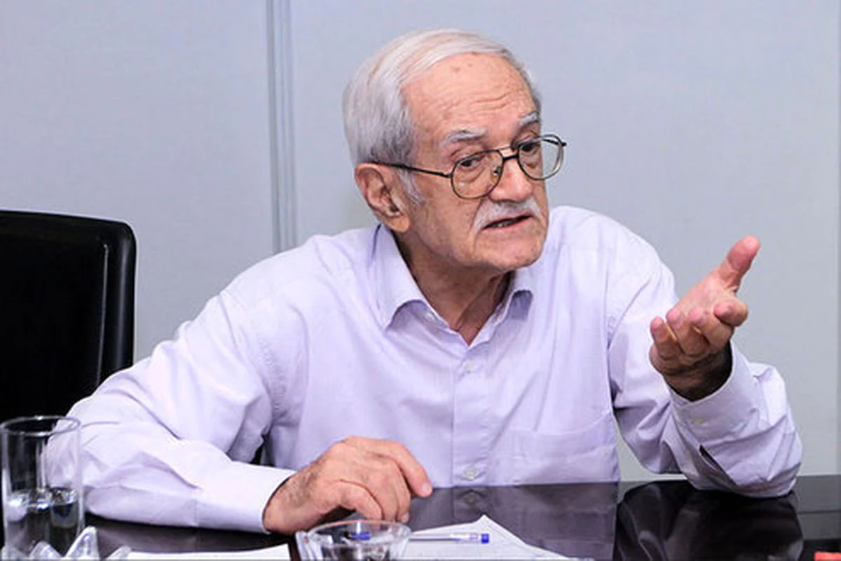 دکتر ابراهیم رزاقی درگذشت؛ اقتصاددان منتقد عدالتمحور و استاد دانشگاه تهران دکتر ابراهیم رزاقی درگذشت؛ اقتصاددان منتقد عدالتمحور و استاد دانشگاه تهران