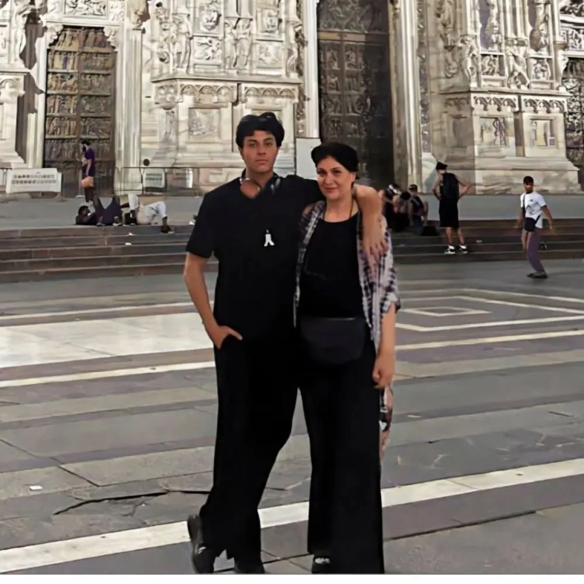 ژست هنری ریما رامین‌فر؛ هما «پایتخت» در کنار پسرش آیین در پاریس