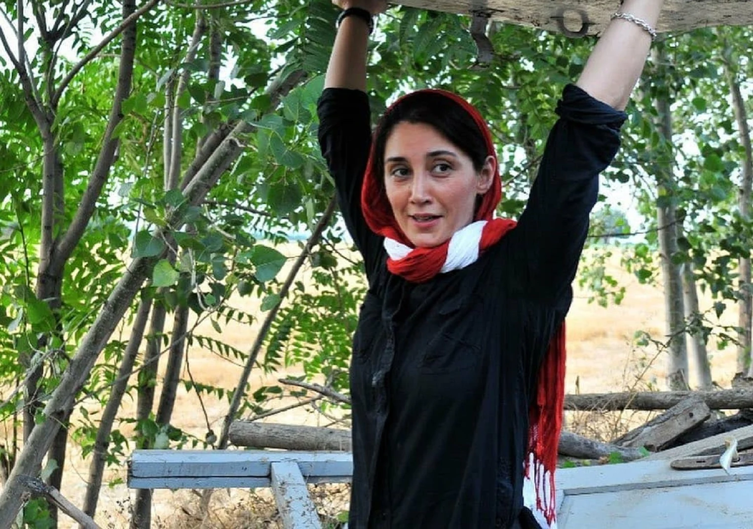 جدیدترین عکس هدیه تهرانی در یک رستوران و در سن 53 سالگی