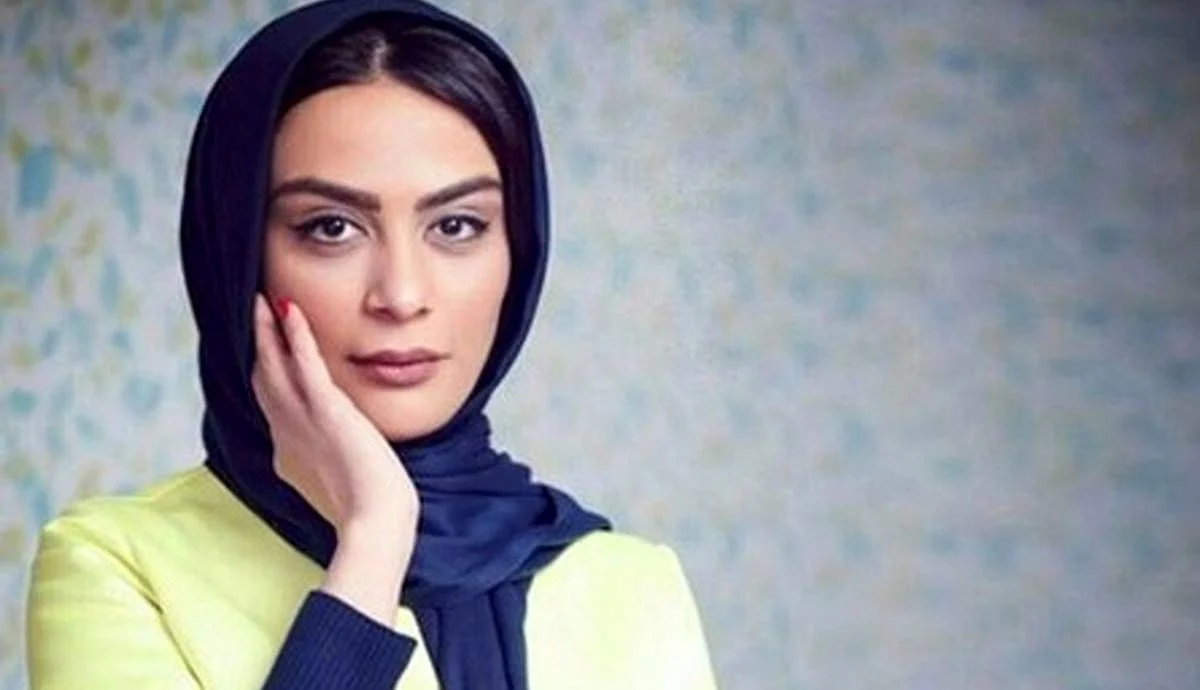 خبر جدید ؛ عکس مونا فرجاد روی موتور در خیابان‌های تهران