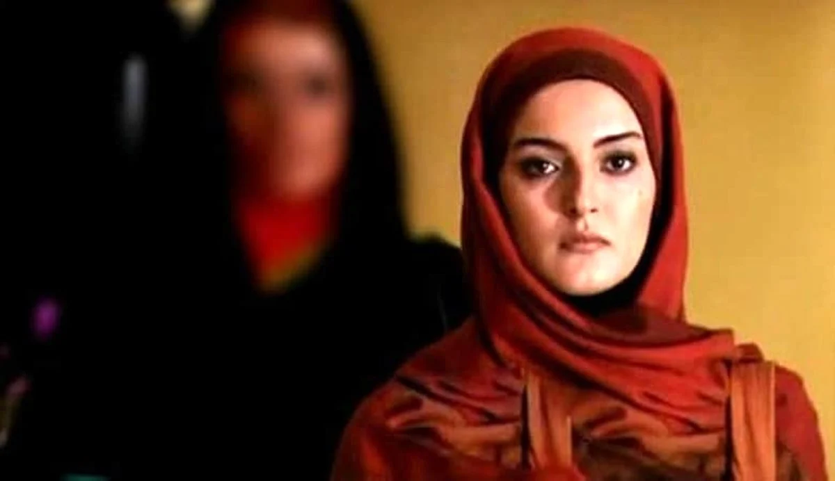 خبر جدید ؛ ژست جذاب بیتای سریال «آوای باران» در کنار حیوان خانگی‌اش