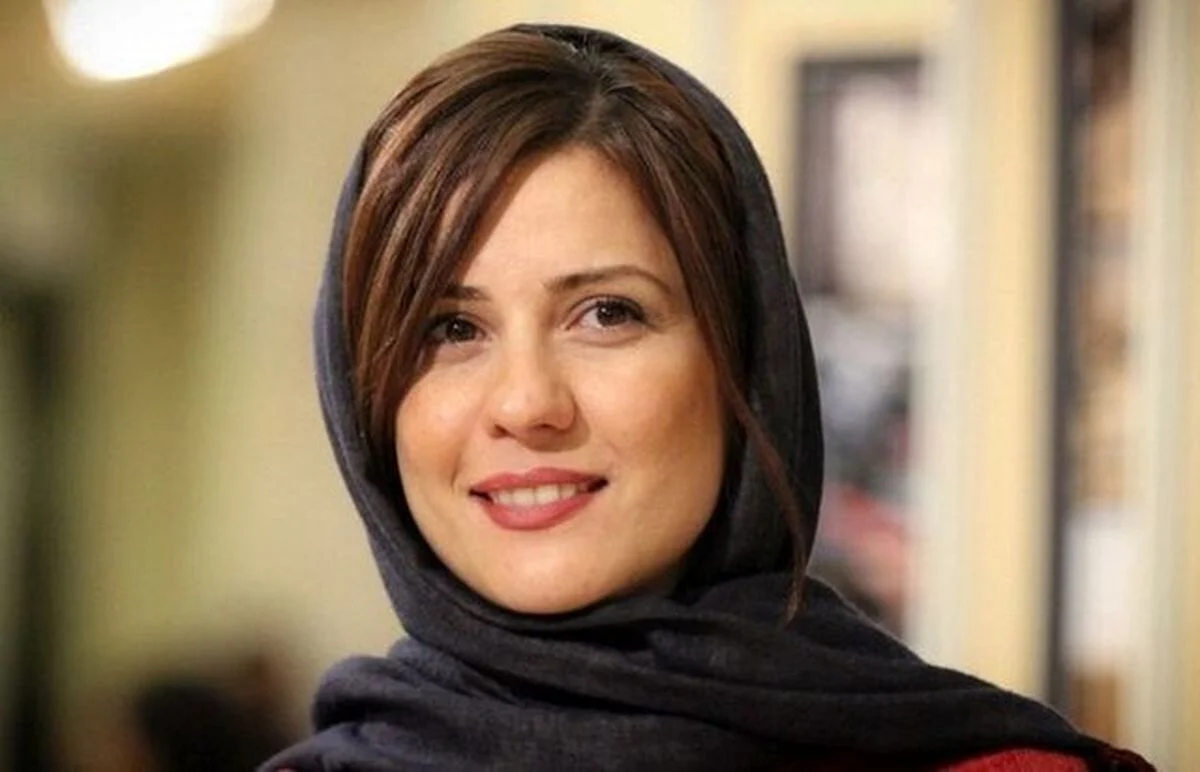 خبر جدید ؛ سارا بهرامی با یک استایل شیک و تازه دلبری کرد خبر جدید ؛ سارا بهرامی با یک استایل شیک و تازه دلبری کرد