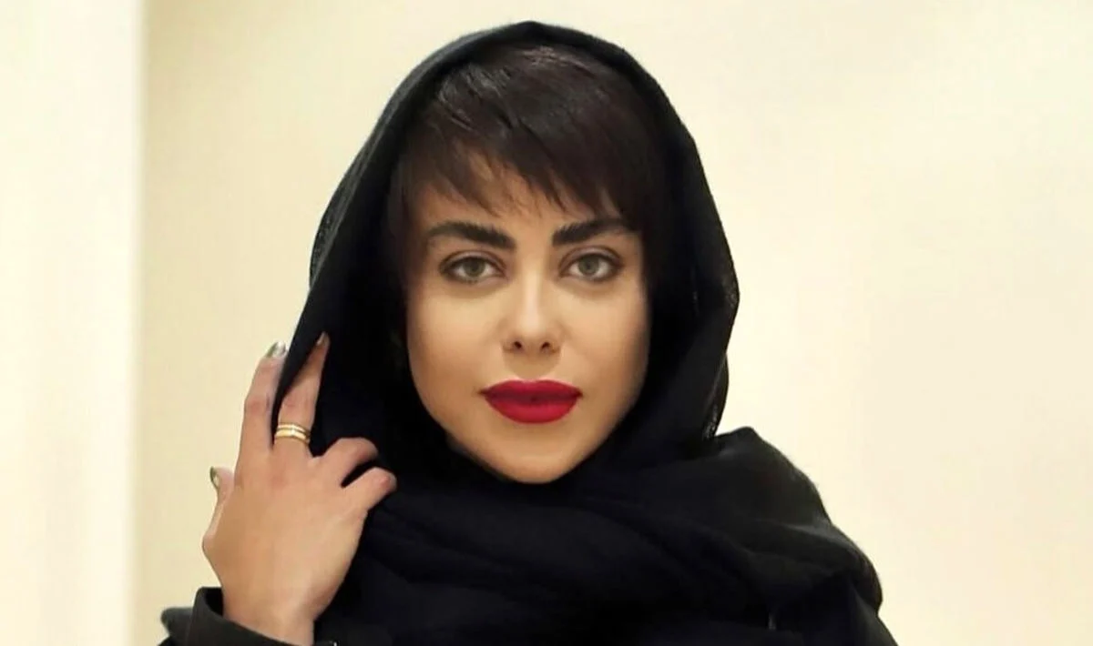 خبر جدید ؛ کیف خاص الهام اخوان در یک مراسم توجه‌ها را جلب کرد