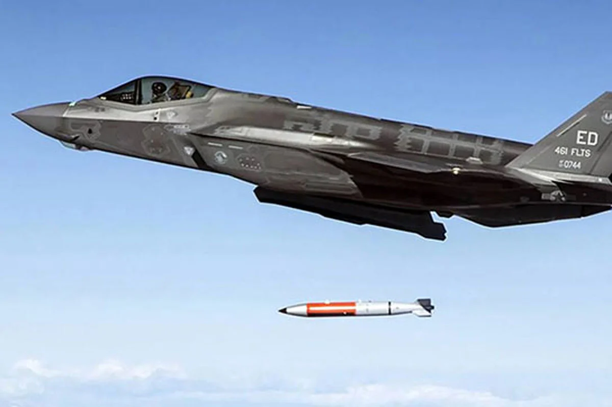 خبر روز | آمریکا با موفقیت یک بمب اتمی را آزمایش کرد