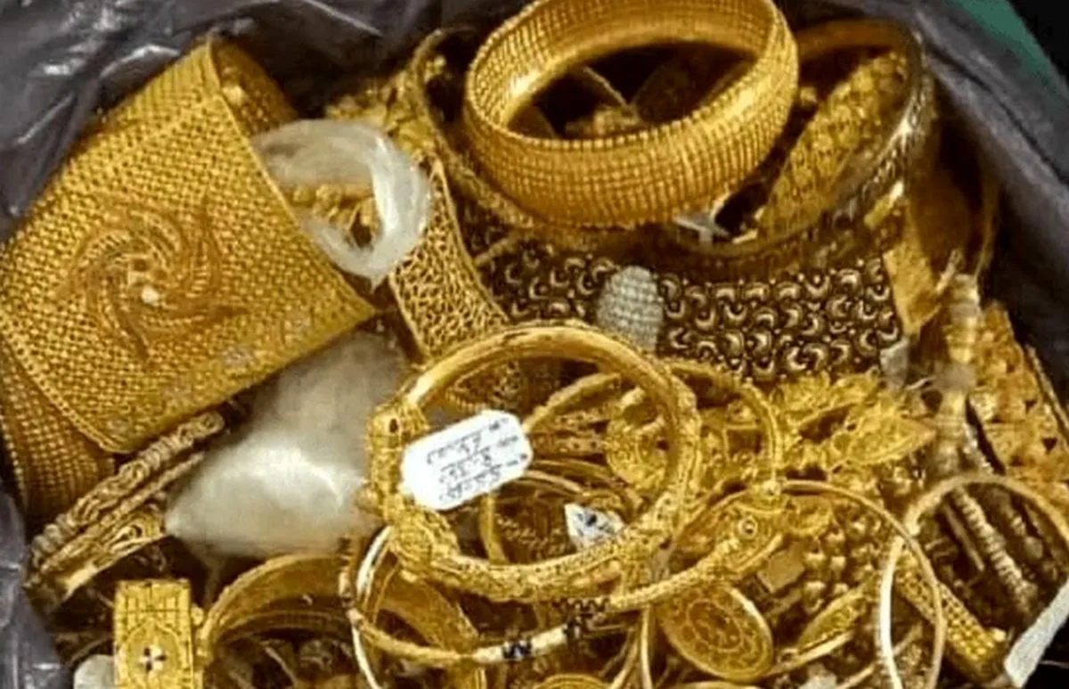 خبر روز | کارگر شهرداری ۵ میلیارد طلا را به صاحبش برگرداند خبر روز | کارگر شهرداری ۵ میلیارد طلا را به صاحبش برگرداند