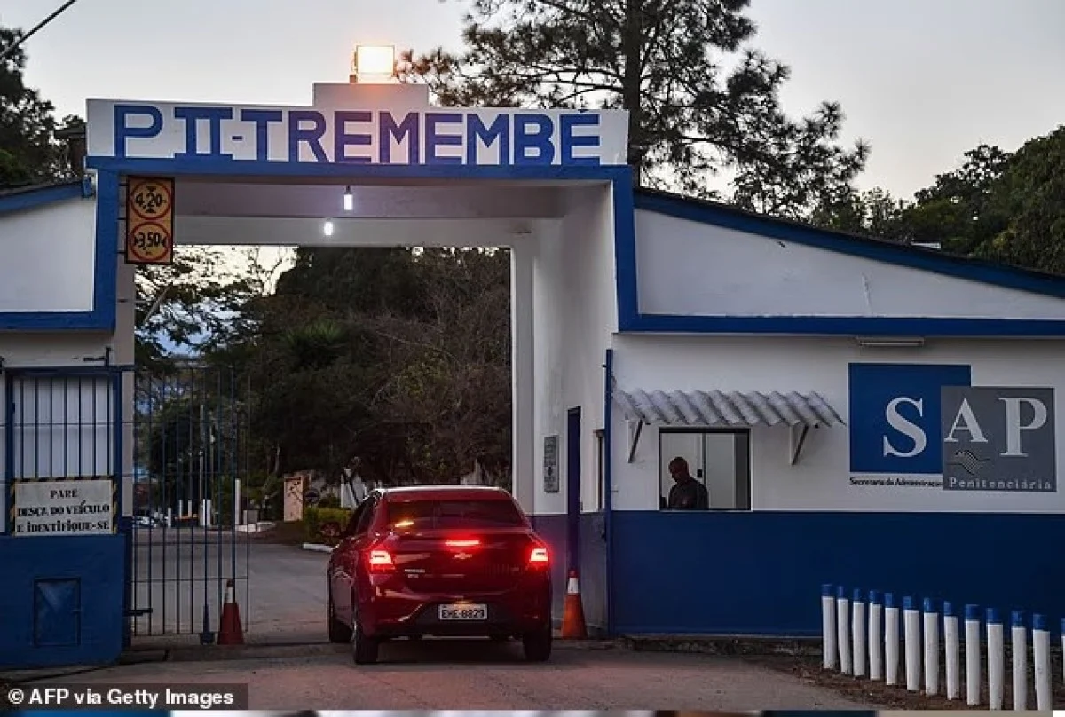 فرار روبینیو از «زندان مشاهیر» برزیل | انتقال بازیکن سابق رئال مادرید از محل نگهداری قاتلان معروف به زندان جدید فرار روبینیو از «زندان مشاهیر» برزیل | انتقال بازیکن سابق رئال مادرید از محل نگهداری قاتلان معروف به زندان جدید