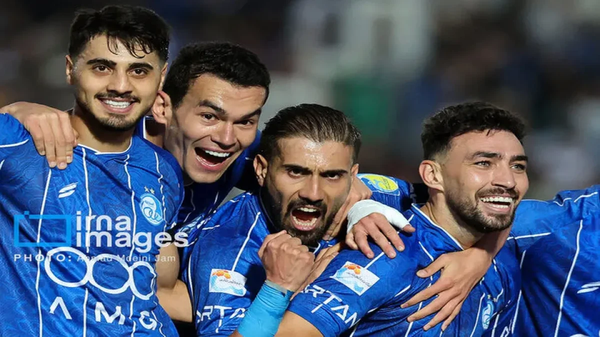 کری جدید استقلال: «For The Ninth» | آبیها با شعار نهمین جام حذفی وارد میدان شدند کری جدید استقلال: «For The Ninth» | آبیها با شعار نهمین جام حذفی وارد میدان شدند