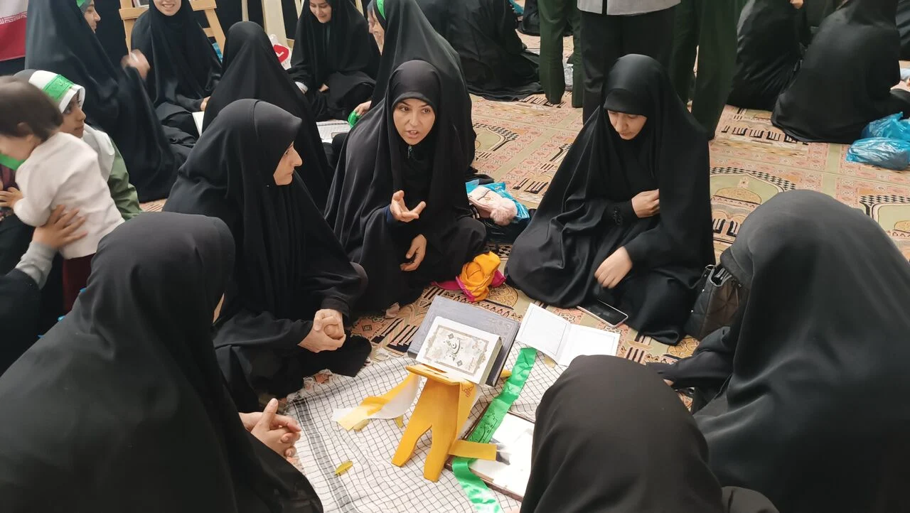 میقات صالحین خمین در هفته بسیج برگزار شد | همدلی و تجدید میثاق نیروهای مومن در مصلی امام خمینی(ره)