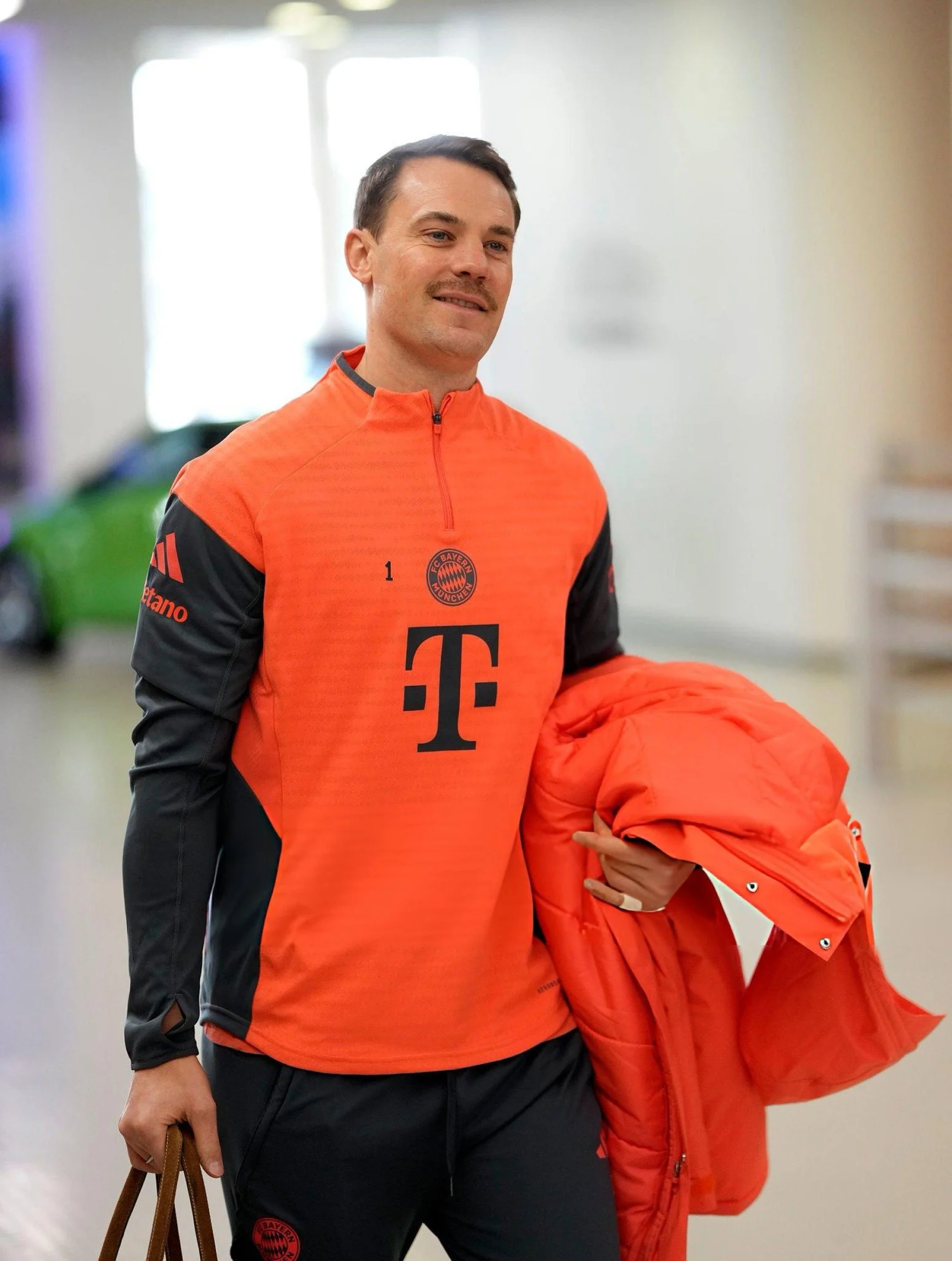 ظاهر جدید مانوئل نویر با سبیل! | کاپیتان بایرن در کمپین سلامت مردان با استایلی متفاوت + عکس