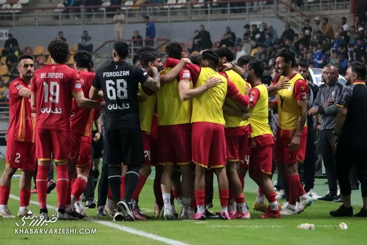 دختر روسری قرمز دل گلر پرسپولیسی را برد!/ قشنگ‌ترین صحنه دربی جام حذفی با دلبری تمام! +عکس