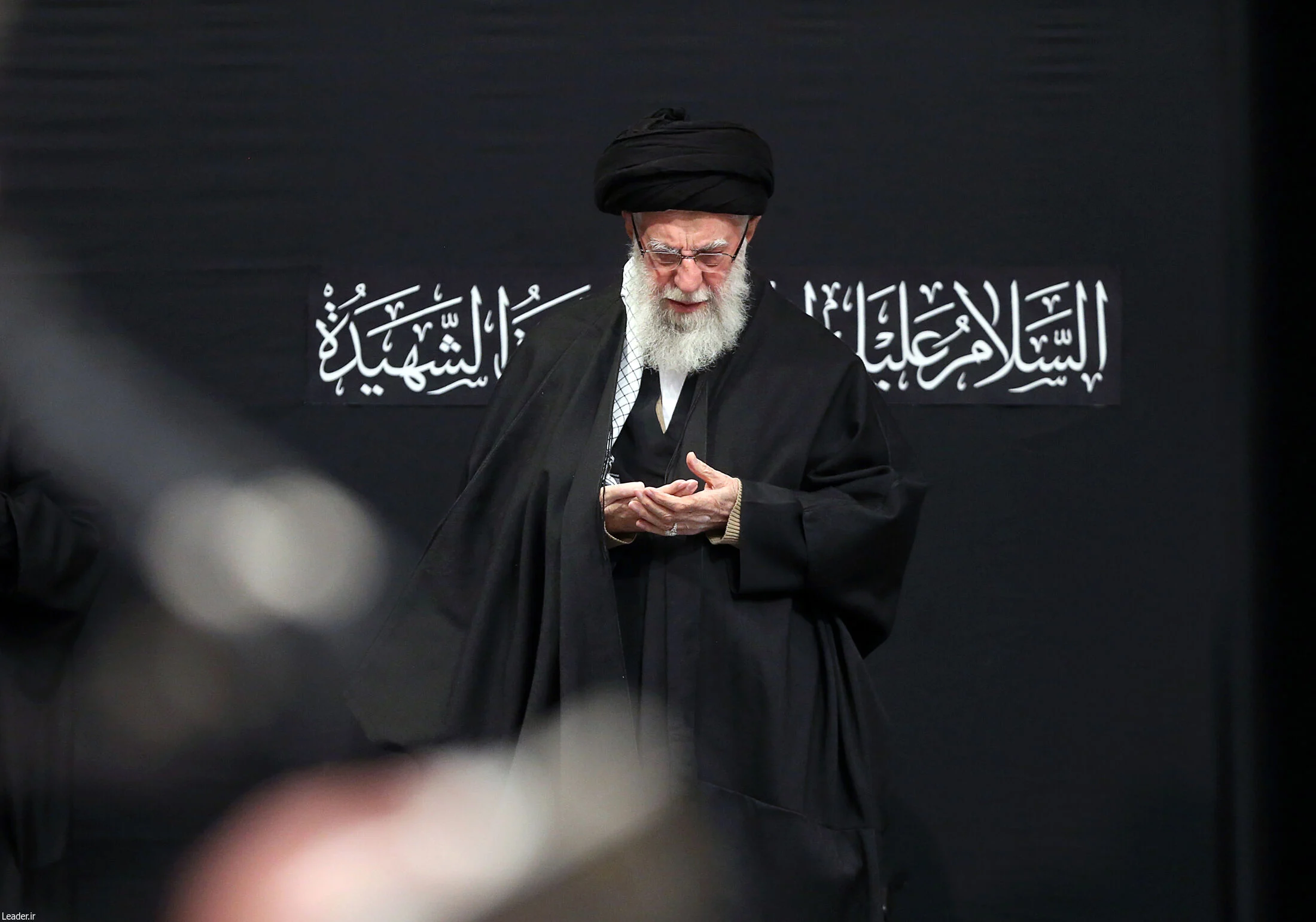 مراسم عزاداری شهادت حضرت فاطمه زهرا (س) در حسینیه امام خمینی | حضور رهبر انقلاب و هزاران نفر از اقشار مردم مراسم عزاداری شهادت حضرت فاطمه زهرا (س) در حسینیه امام خمینی | حضور رهبر انقلاب و هزاران نفر از اقشار مردم