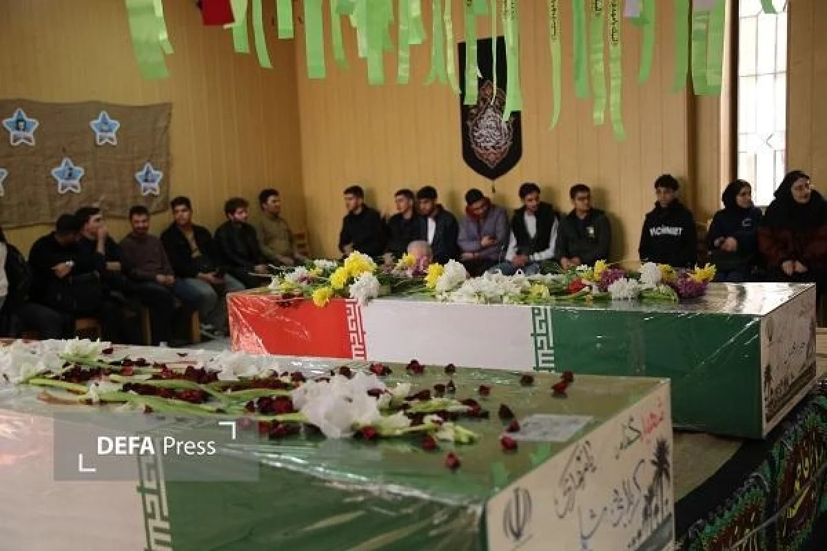 زیارت دانشجویان دانشگاه ارومیه از پیکر شهیدان گمنام | لحظه‌های معنوی در معراج شهدا آذربایجان غربی