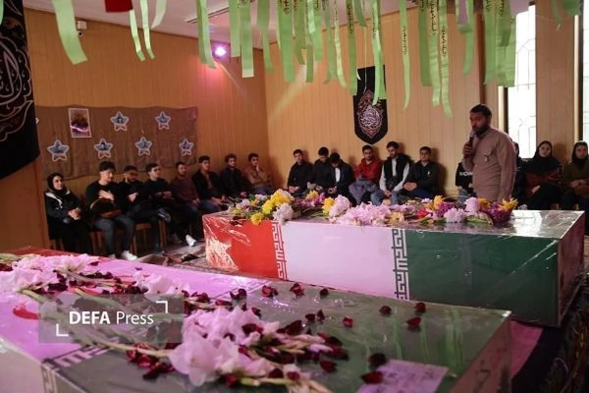 زیارت دانشجویان دانشگاه ارومیه از پیکر شهیدان گمنام | لحظه‌های معنوی در معراج شهدا آذربایجان غربی