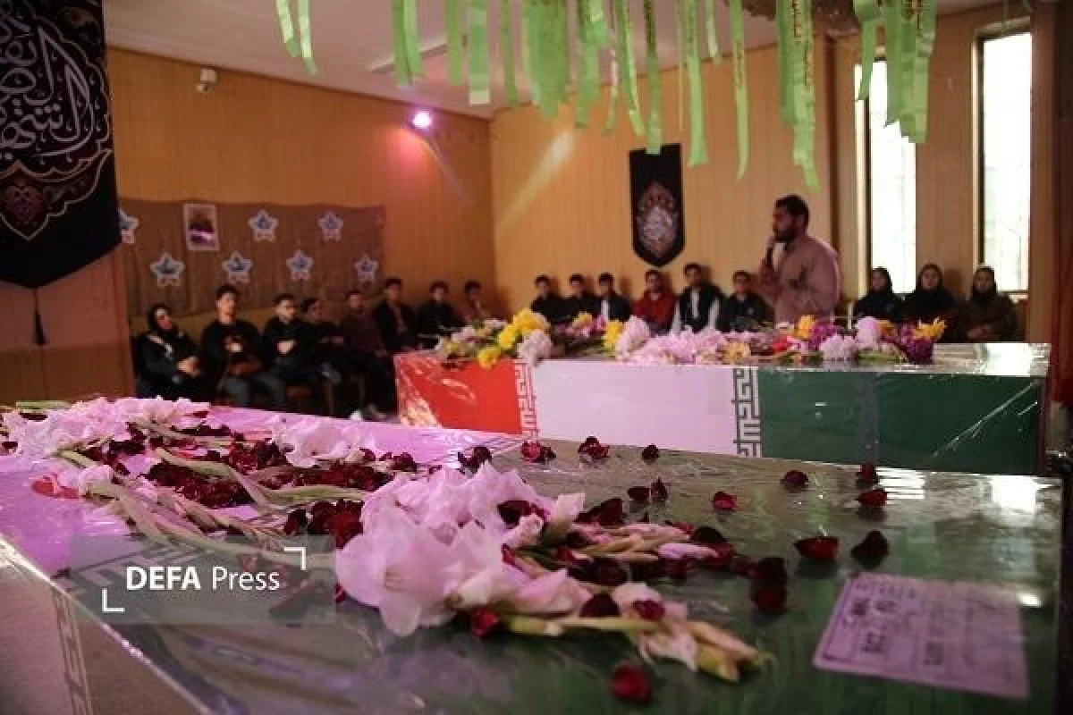 زیارت دانشجویان دانشگاه ارومیه از پیکر شهیدان گمنام | لحظه‌های معنوی در معراج شهدا آذربایجان غربی