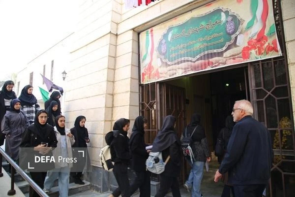 زیارت دانشجویان دانشگاه ارومیه از پیکر شهیدان گمنام | لحظه‌های معنوی در معراج شهدا آذربایجان غربی