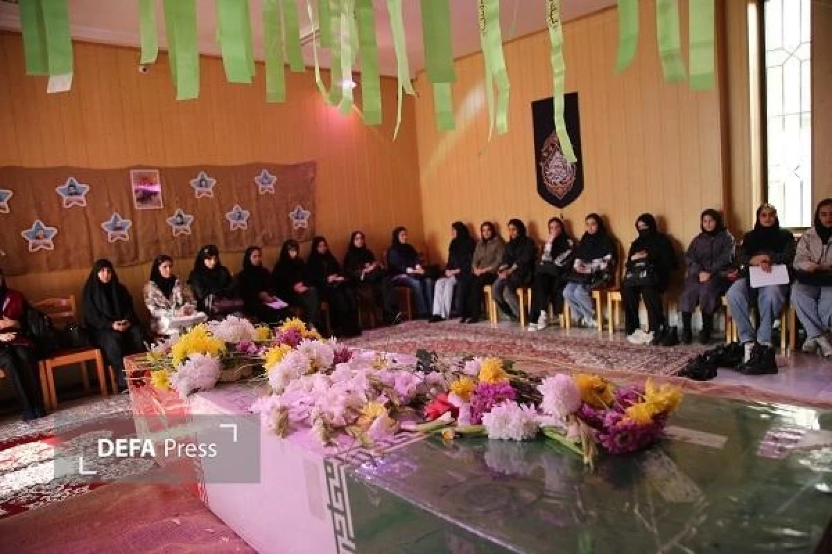 زیارت دانشجویان دانشگاه ارومیه از پیکر شهیدان گمنام | لحظه‌های معنوی در معراج شهدا آذربایجان غربی