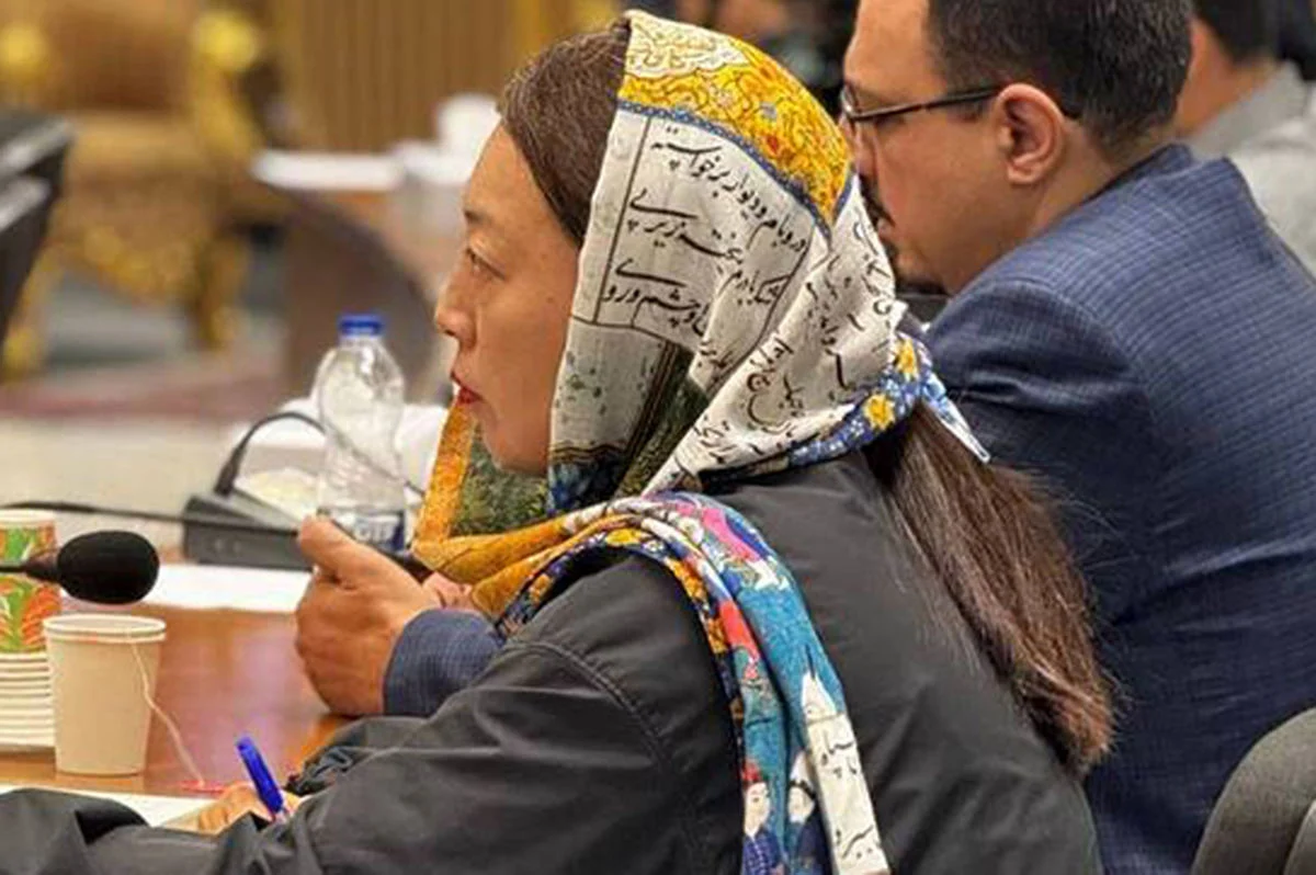 خبر امروز ⚡ شال خبرنگار چینی خبرساز شد