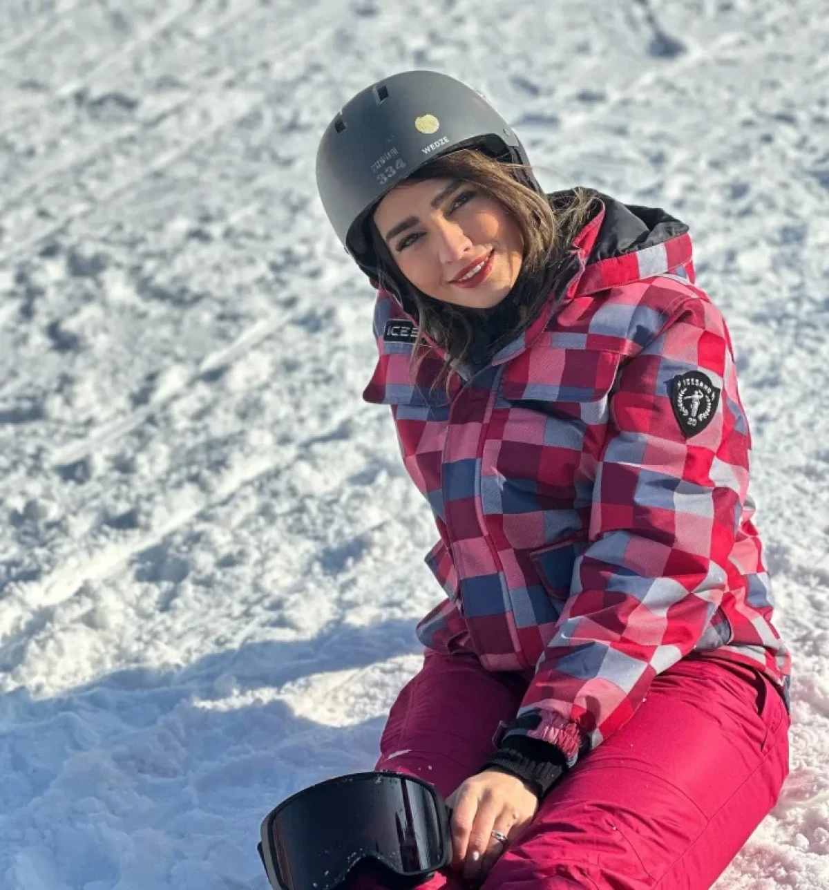 استایل زمستانی «شیوا» در ۳۶ سالگی؛ بازیگر بچه مهندس ۴ روی پیست اسکی