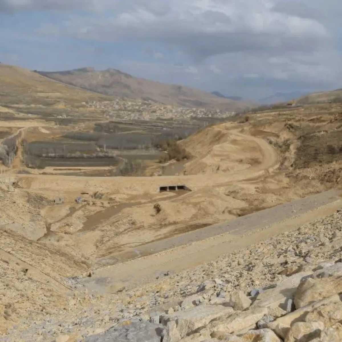 حجم آب زاینده‌رود به کمترین حد رسید | خشکسالی زردکوه بختیاری سرچشمه ۱۱٪ آب شیرین کشور را تهدید می‌کند