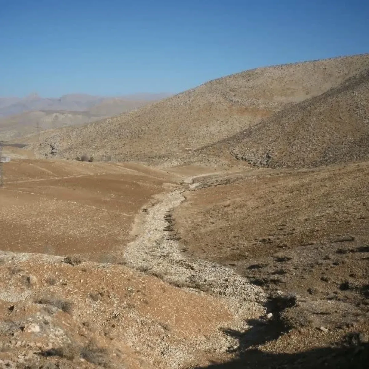 حجم آب زاینده‌رود به کمترین حد رسید | خشکسالی زردکوه بختیاری سرچشمه ۱۱٪ آب شیرین کشور را تهدید می‌کند