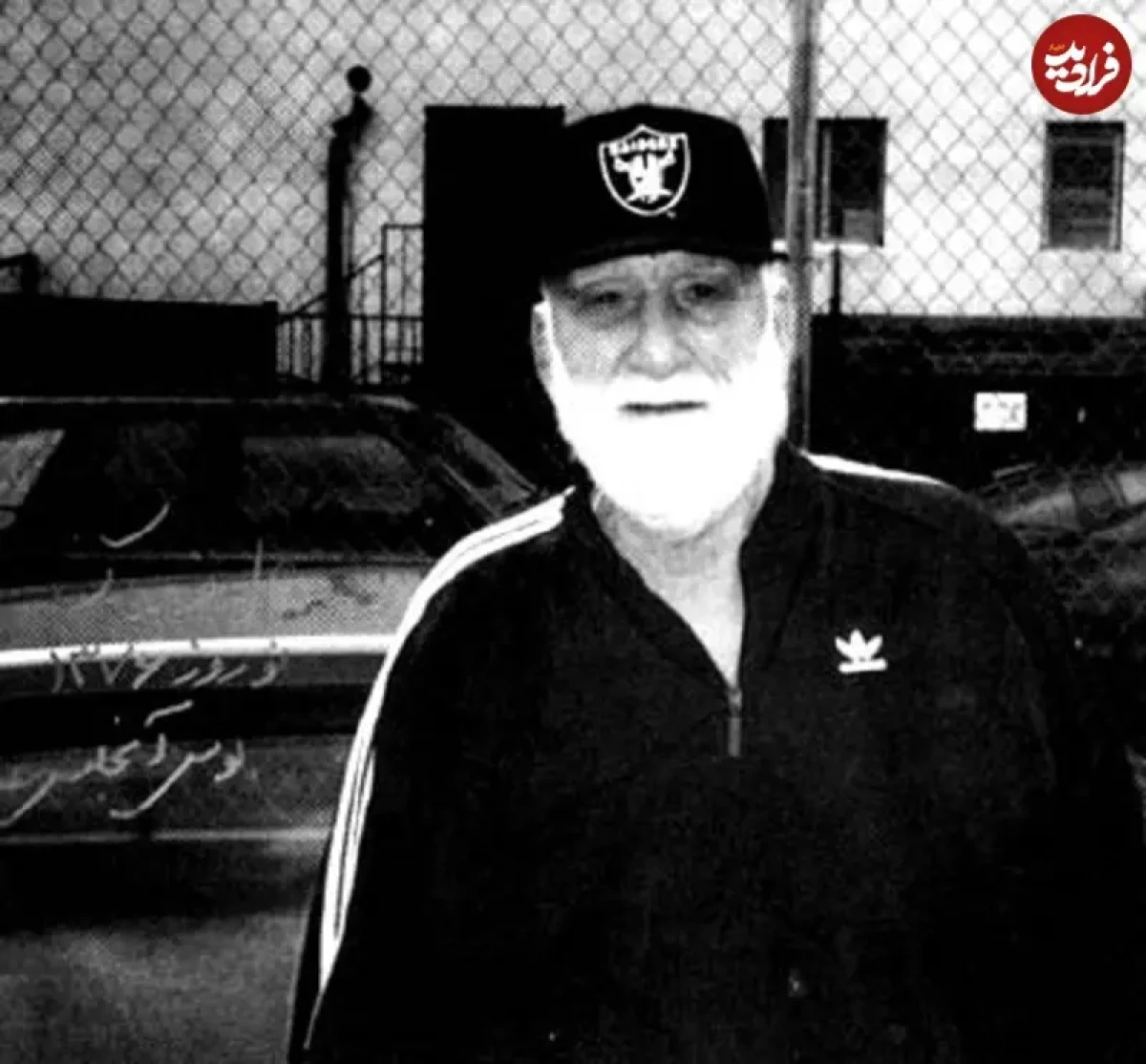 عکس| سفر در زمان؛ «شعبان بی مخ» در 76 سالگی در آمریکا؛ سال 1376 عکس| سفر در زمان؛ «شعبان بی مخ» در 76 سالگی در آمریکا؛ سال 1376