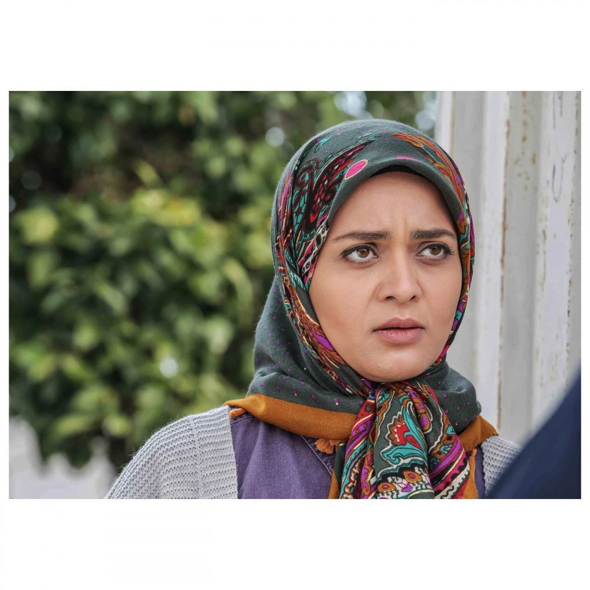 ژستهای شیک دختر محمود نقاش در کافه سنتی منتشر شد ژستهای شیک دختر محمود نقاش در کافه سنتی منتشر شد