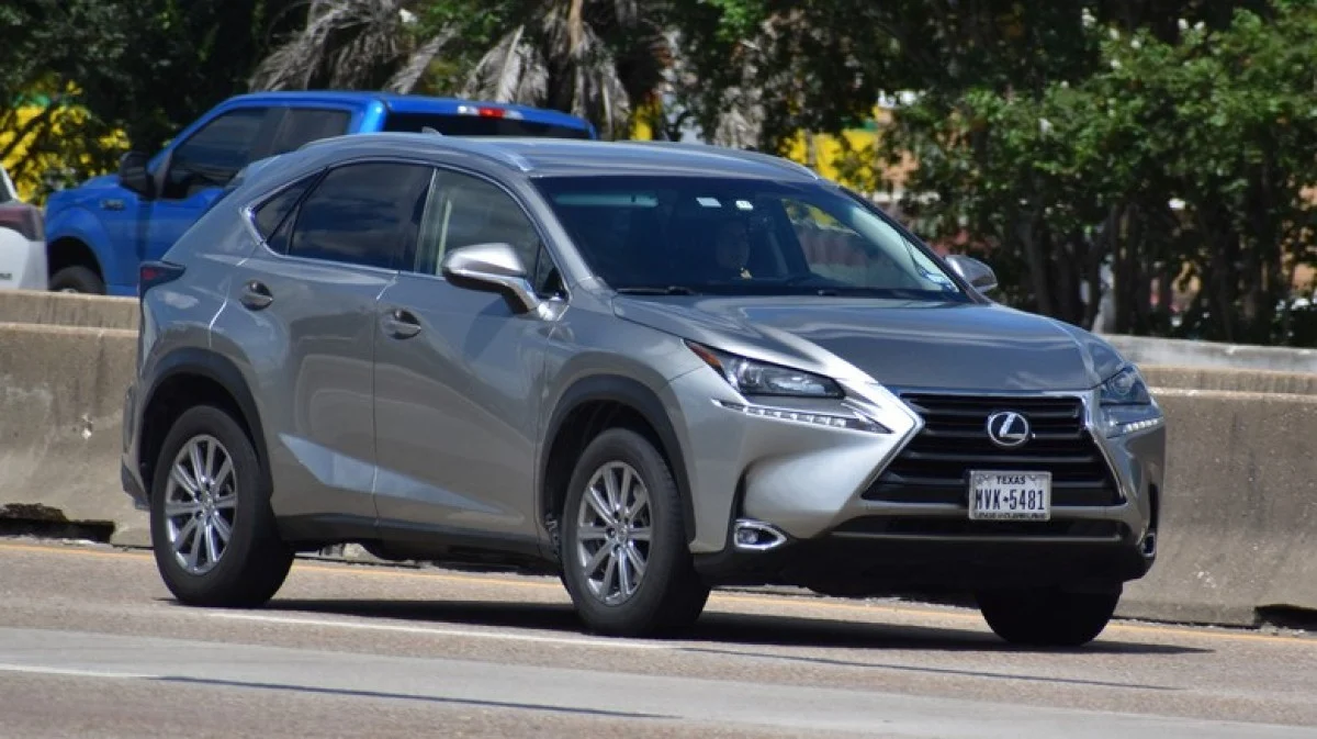 2025-11-24_10-19-03_963701-meylesokhan-ir silver-lexus-nx-cruising-down-the-highway-4